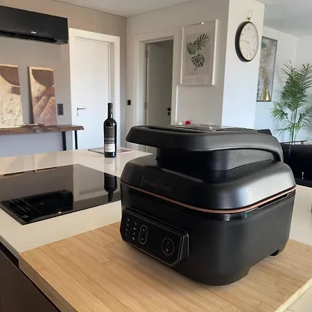 Golden Wood - 3 Bedrooms, Private Garage & Free Parking Apartmán