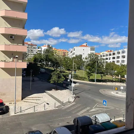 Golden Wood - 3 Bedrooms, Private Garage & Free Parking * Odivelas (Lisbon)