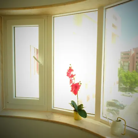 Golden Wood - 3 Bedrooms, Private Garage & Free Parking *